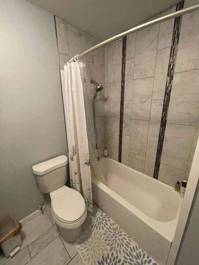 Building Photo - 2317 W 9th St