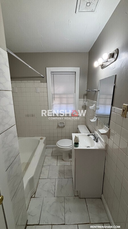 Building Photo - 1840 Hartland St