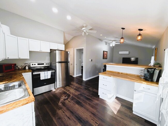 Building Photo - 512 S 6th St