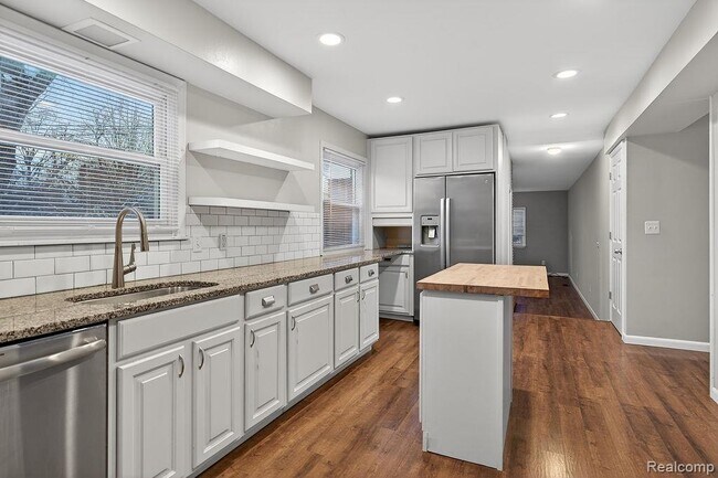 Building Photo - 126 Orchardale Dr