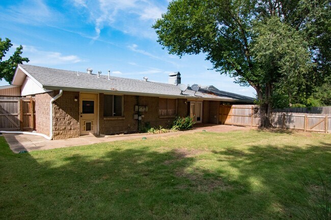 Building Photo - Charming 3-Bedroom Home in the Warrenton Neighborhood!