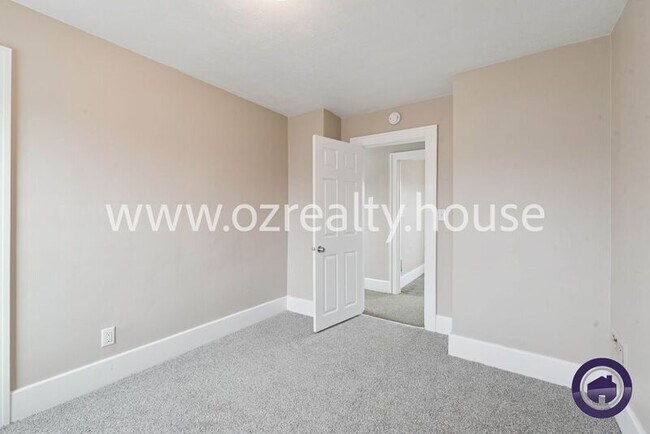 Building Photo - 4218 Parrakeet Ave