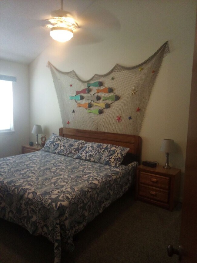 Building Photo - 1920 Bent Grass Dr