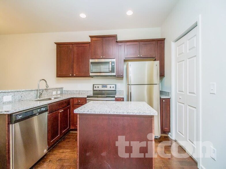 Building Photo - 211 Ashmere Ct