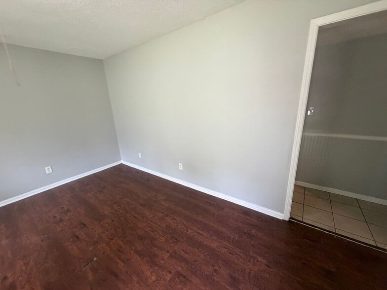 Building Photo - 5071 Gray Dr