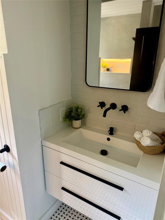 Building Photo - 5611 Joe Sayers Ave