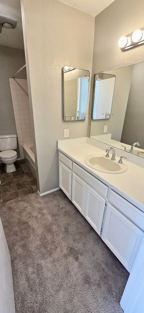 Building Photo - Charming 1-Bedroom Condo with Partial Bay Views & Summer Fireworks!