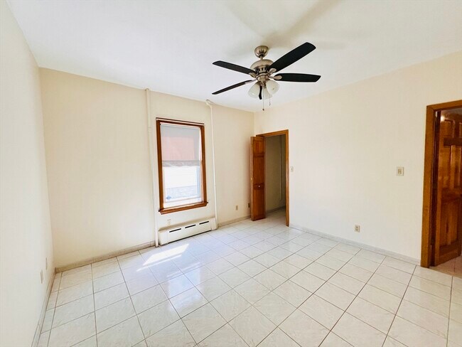 Building Photo - 34 Medford St