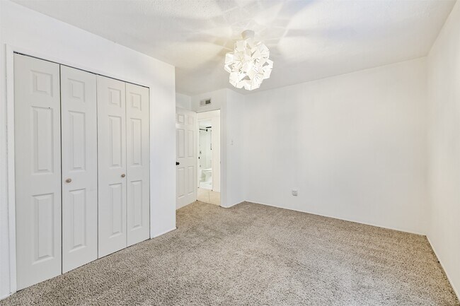 Building Photo - 24426 Rockin 7 Dr