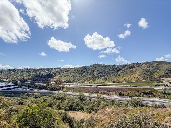 Building Photo - Stunning 3B/2BA Spacious House with Attached Garage and Large Yard in Clairemont!