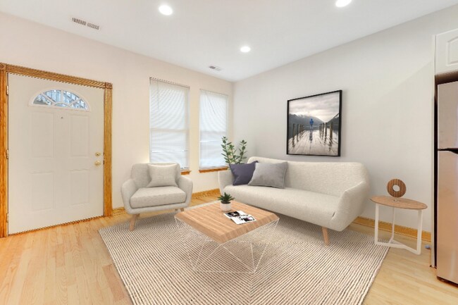 Primary Photo - 2425 N Greenview Ave