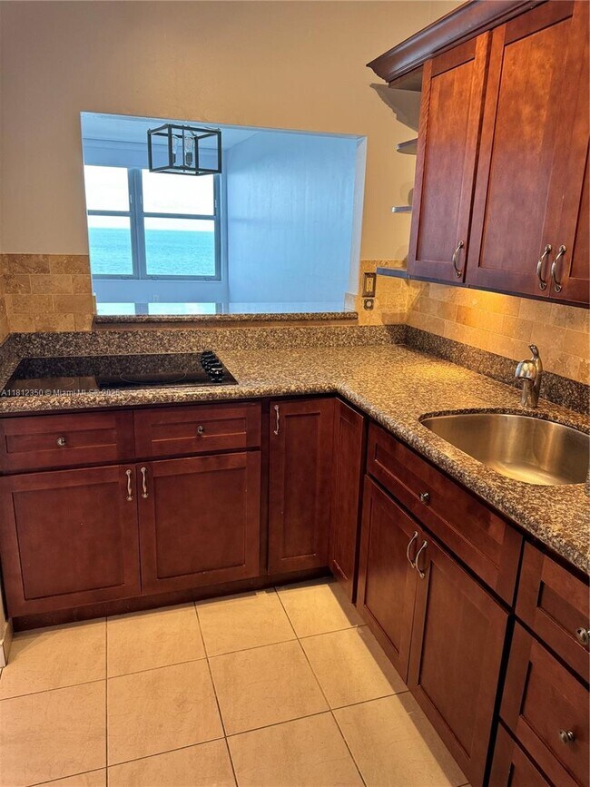 Building Photo - 2899 Collins Ave