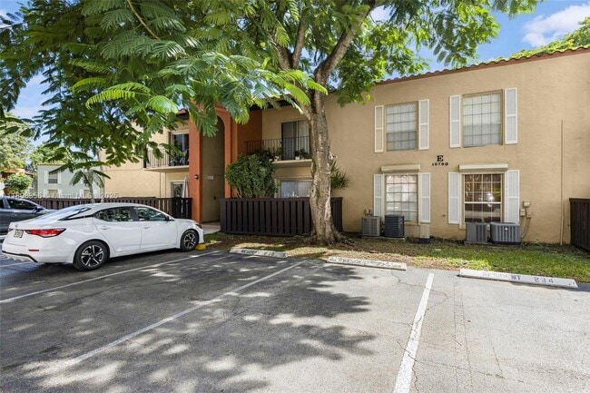 Building Photo - 10780 N Kendall Dr