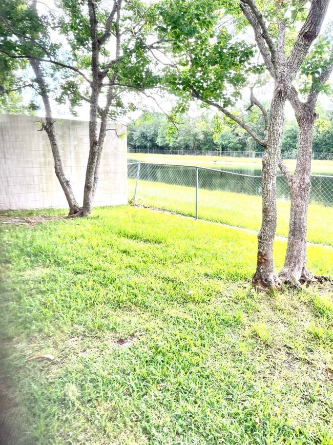 Building Photo - Mid-Century Charmer ONLY $1995/ Month - 2B...
