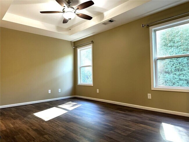 Building Photo - 538 Oakside Pl