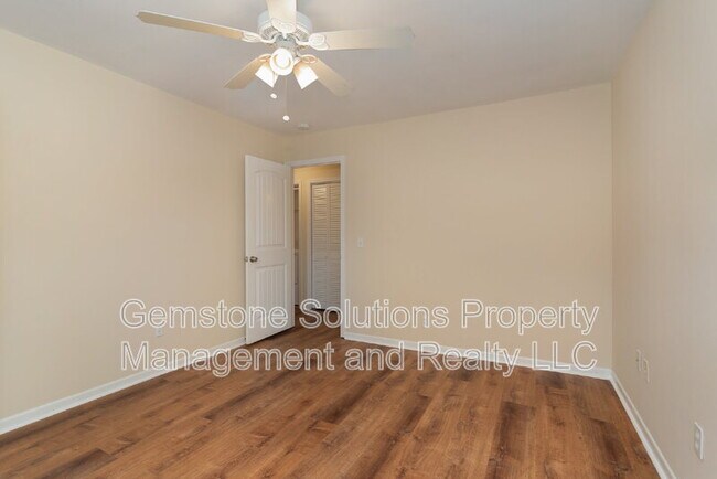 Building Photo - 404 Granville Rd