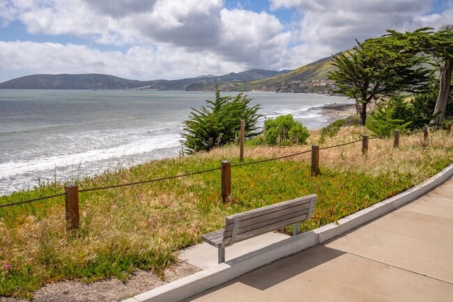 Building Photo - This Sunset Beach Estates Townhome will have you speechless!