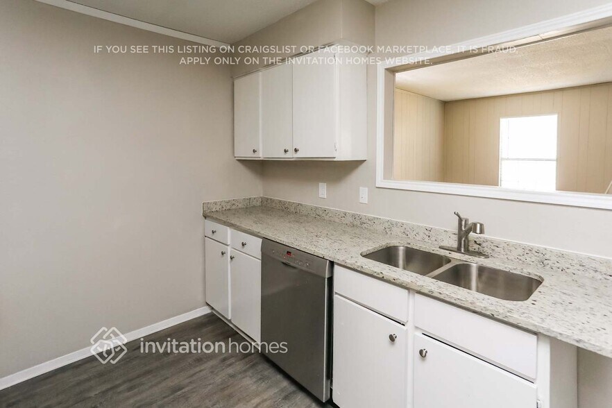 Building Photo - 2621 Princeton Dr