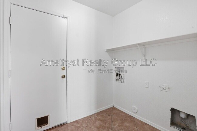 Building Photo - 5931 W Albeniz Pl