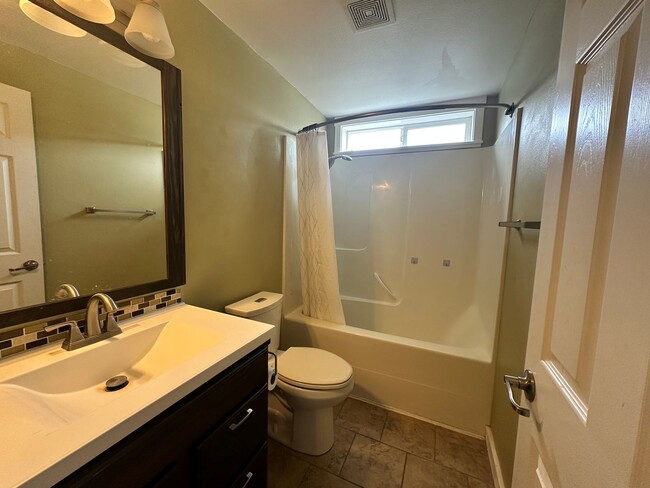 Building Photo - new carpet installed, 600sqft bonus room with large RV/Boat parking space