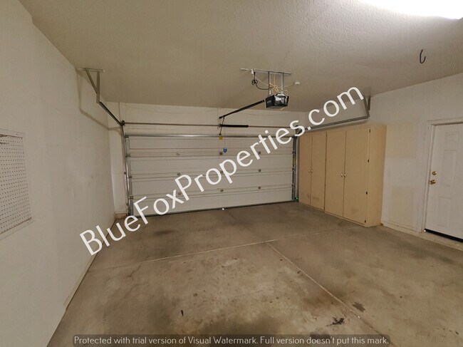 Building Photo - 9048 N Palm Brook Dr