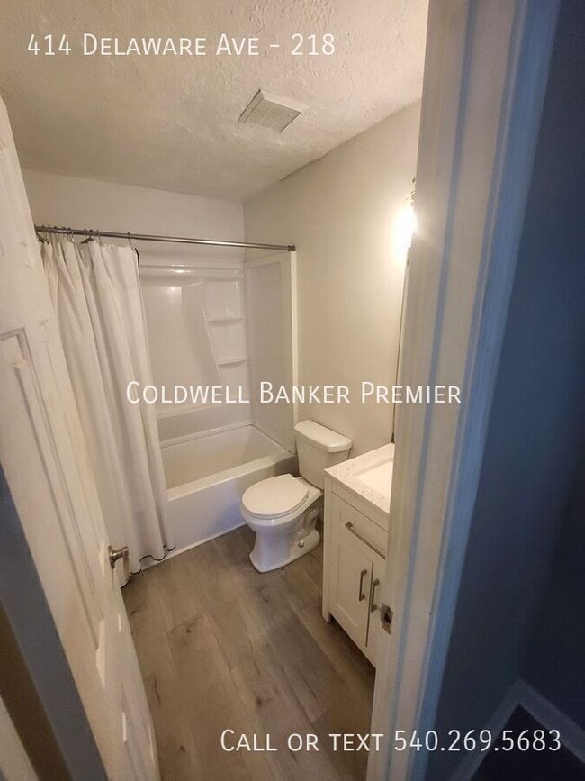 Building Photo - 414 Delaware Ave