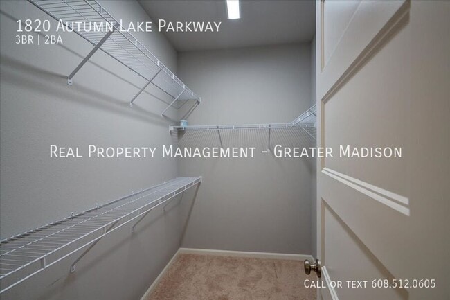 Building Photo - 1820 Autumn Lake Parkway