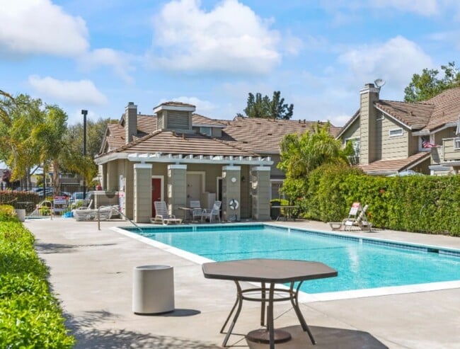 Building Photo - Stunning upstairs condo unit for rent in Blossom Valley