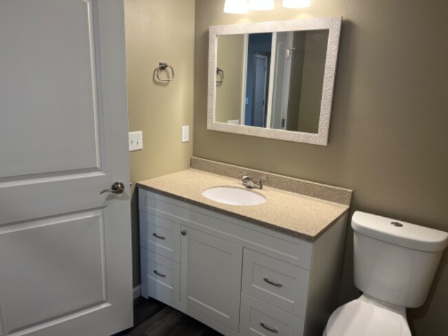 Building Photo - 118 W Cedar Ln