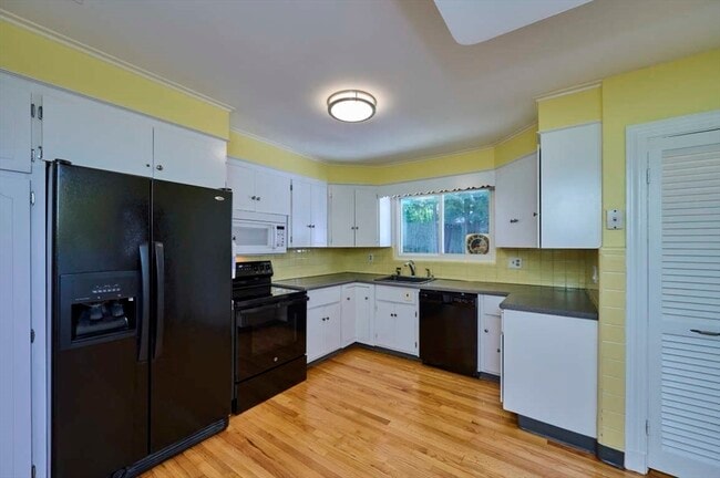 Building Photo - 60 Brookline St