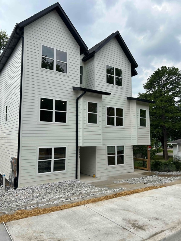 Building Photo - 306 S W Ave