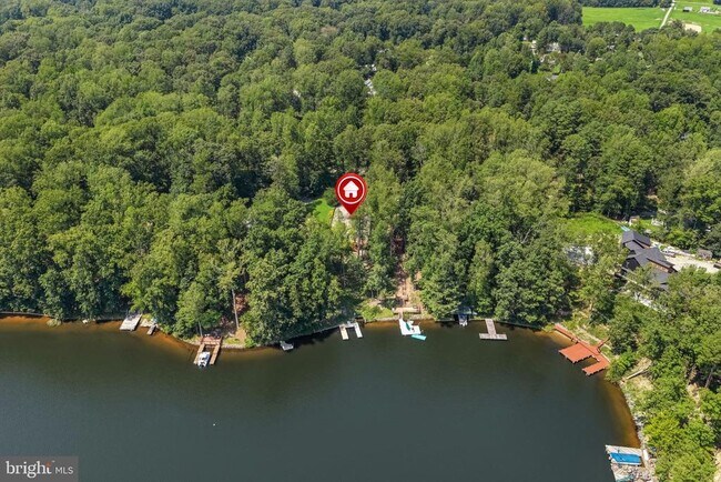 Building Photo - 686 Lake Caroline Dr