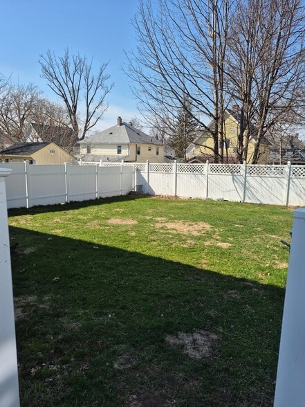 Building Photo - 33 Cypress St