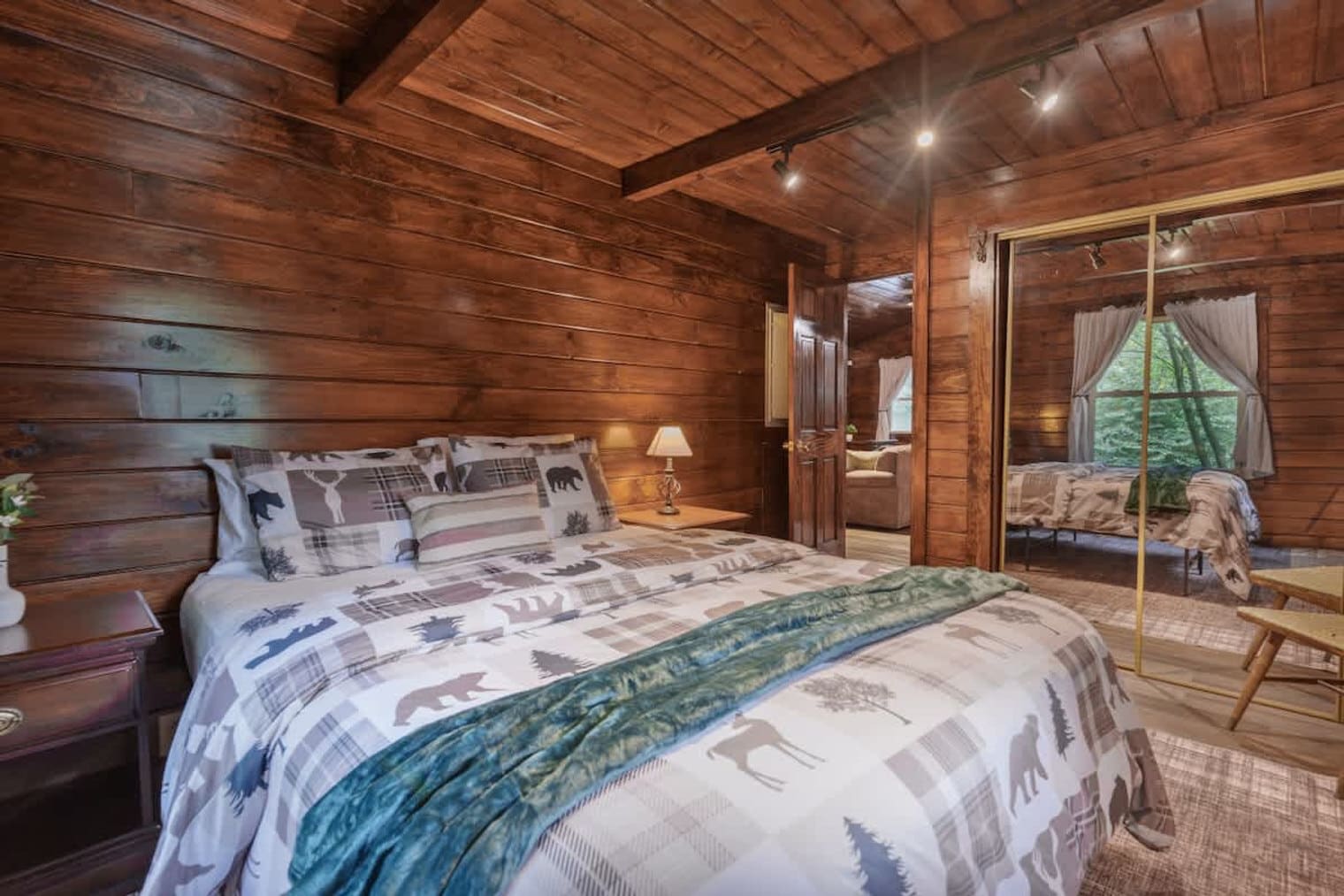 Building Photo - 15039 Pleasant Valley Rd