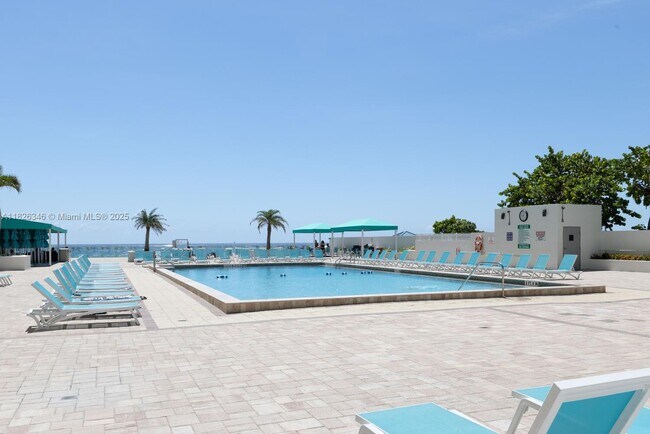 Building Photo - 3725 S Ocean Dr