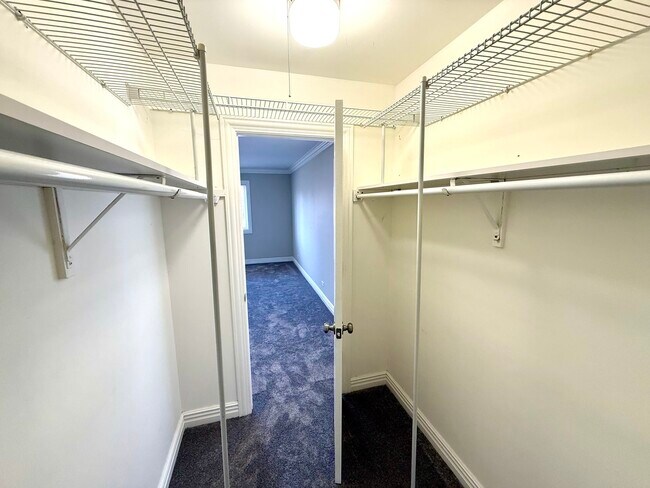 Building Photo - 298 Maplewood Ct