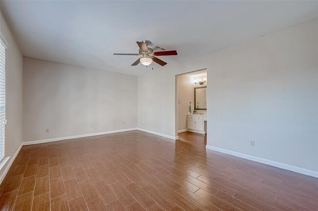 Building Photo - 2022 Highland Hills Dr
