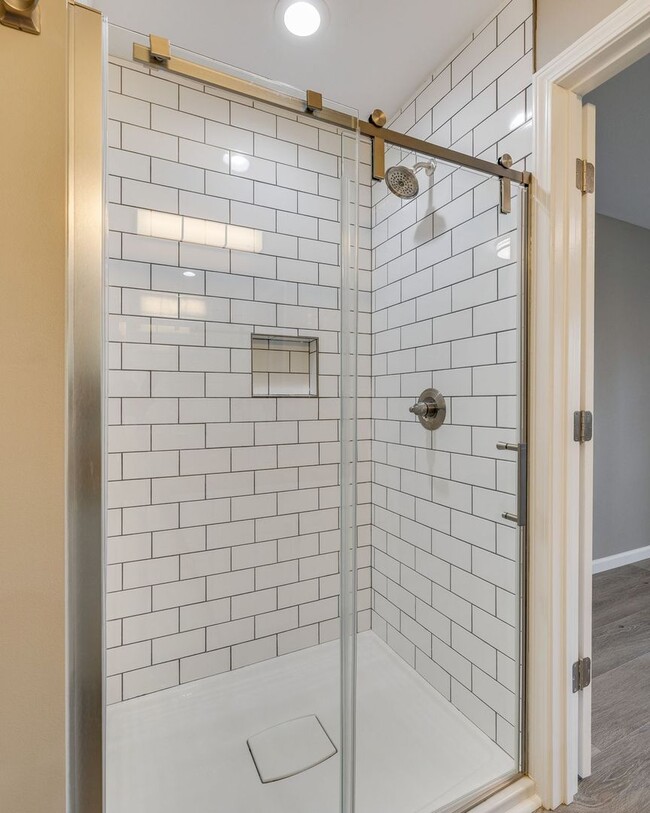 Building Photo - Gorgeous 3 br/2.5 bath Condo in Abingdon VA