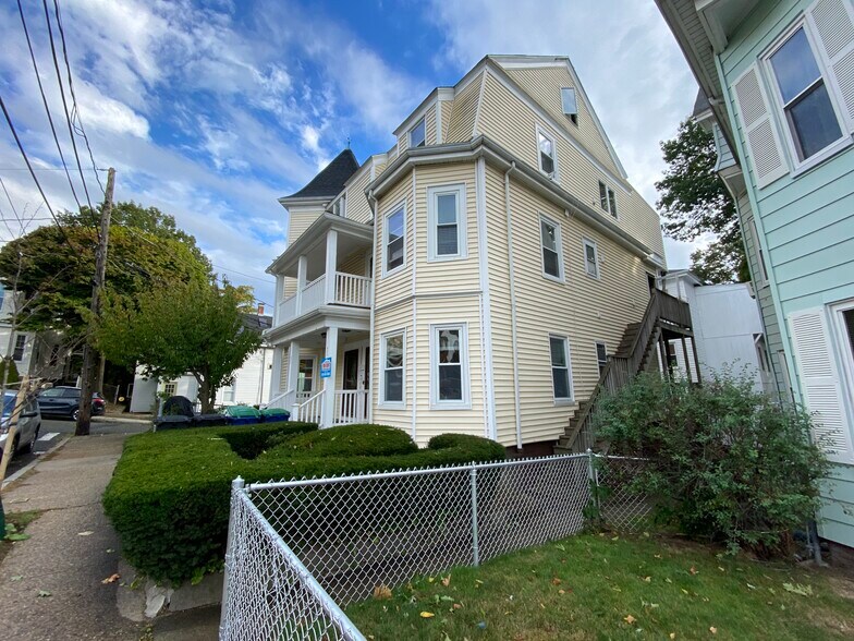 Building Photo - 73 Hall Ave