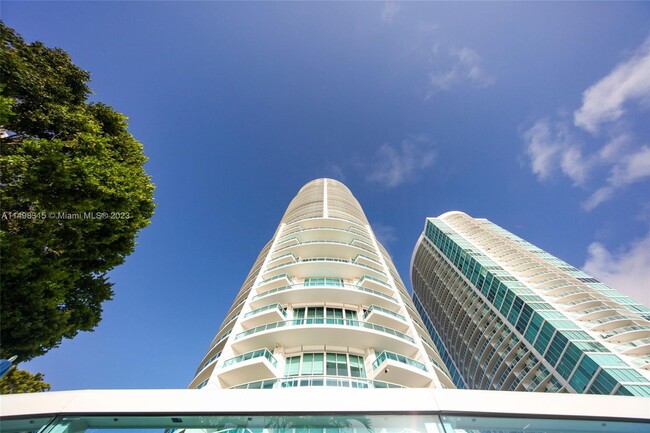 Building Photo - 2127 Brickell Ave