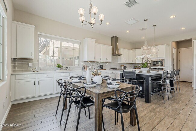 Building Photo - 3310 E Los Gatos Dr