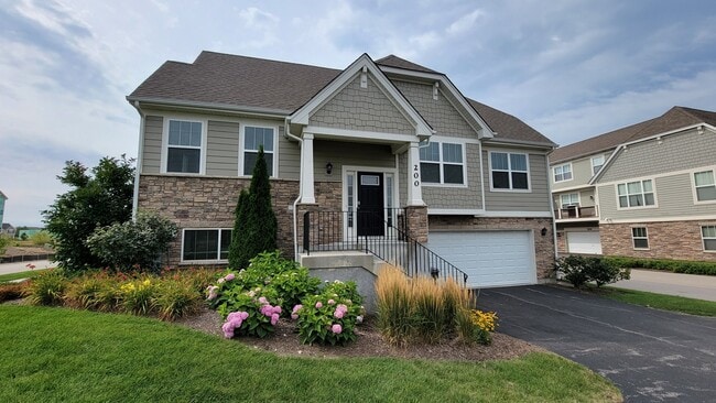 Primary Photo - 200 Goldenrod Dr
