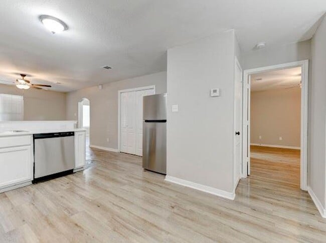 Building Photo - 2321 Terrace Dr