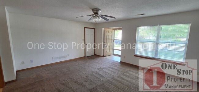 Building Photo - Beautiful 4 Bedroom 2 Bathroom in Grain Valley!