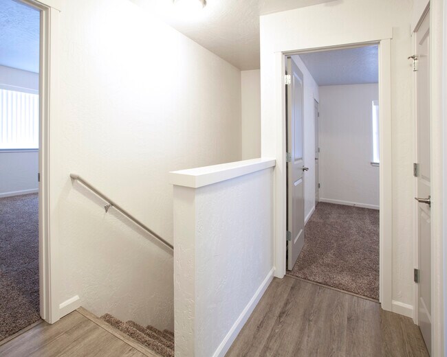 Building Photo - 3027 N Sherwood Dr