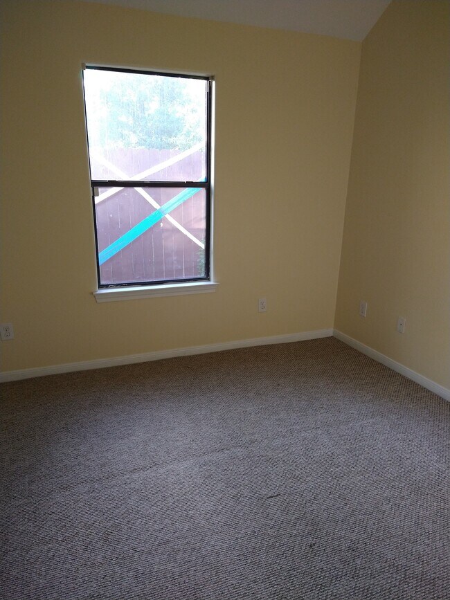 1 Bedroom - 4602 Sterling St