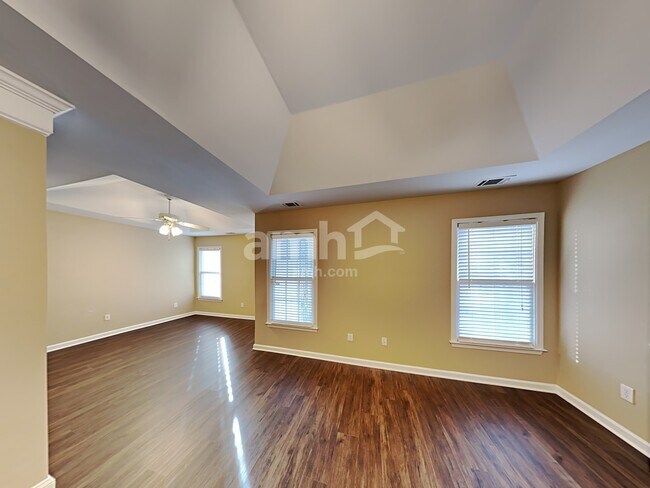 Building Photo - 1029 Chatsworth Ln