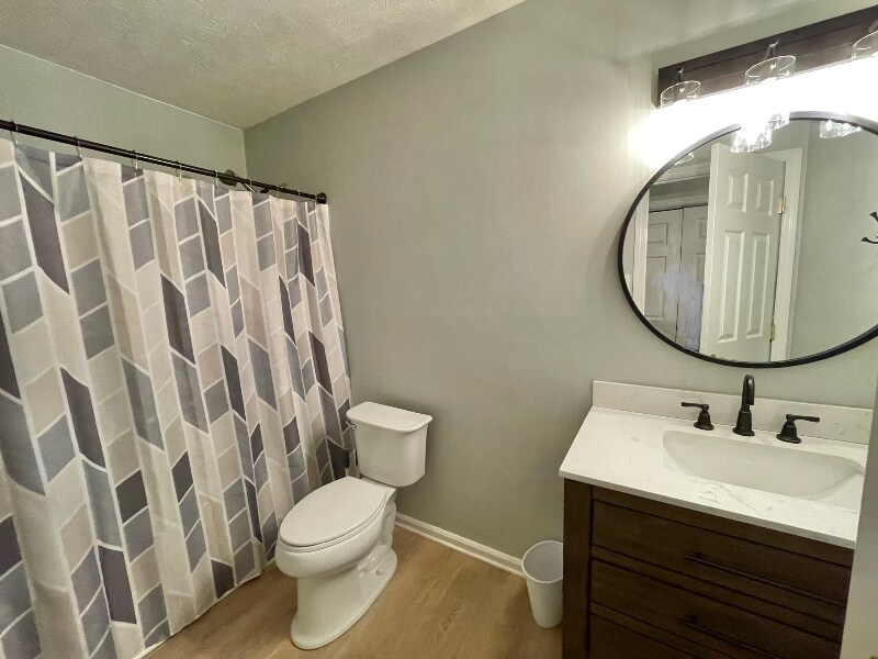 Building Photo - 209 Hutchins Dr