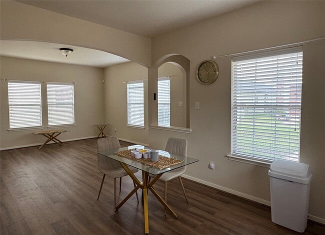 Building Photo - 4030 Mossy Pl Ln