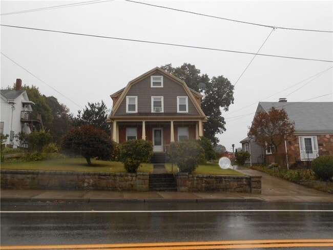 Building Photo - 35 Oak St